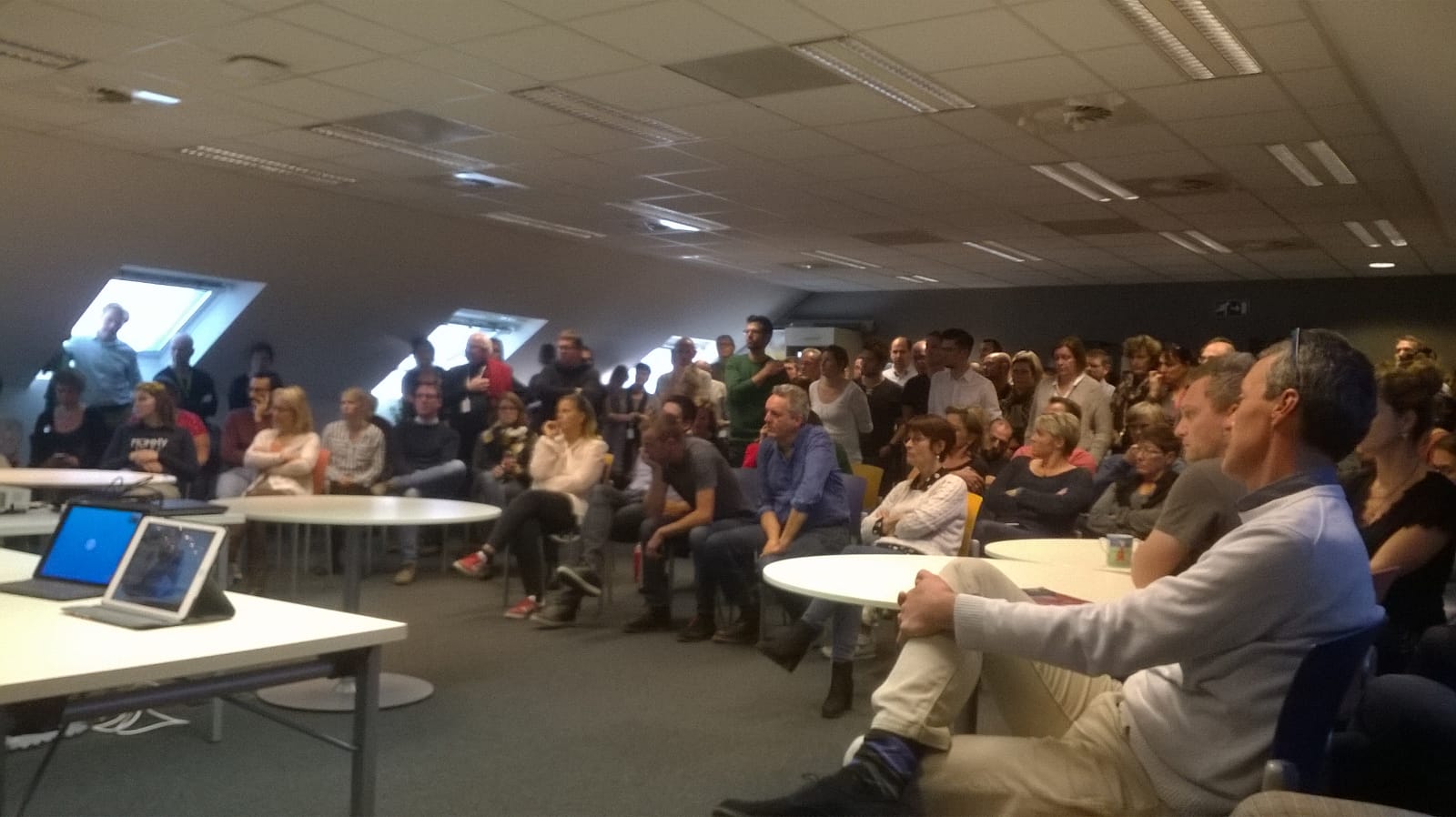 L'Avenir : le personnel en assemblée